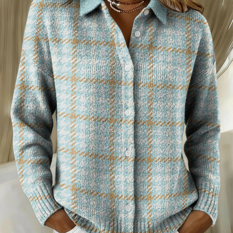 Clara | Tricot boutonné à carreaux bleu ciel