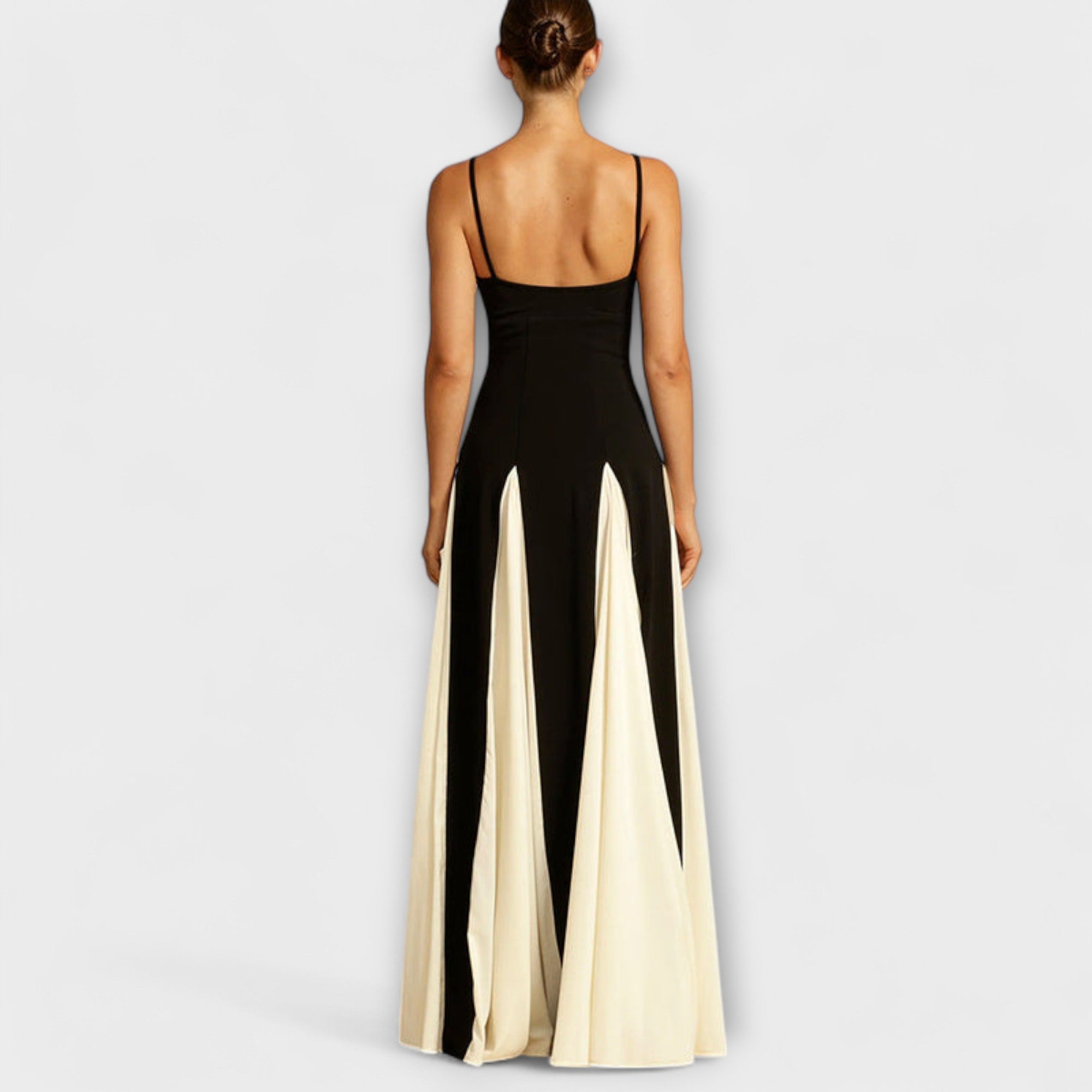 Ember - Élégance classique : robe longue trapèze à pans de tulle