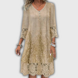Evelyn – Robe élégante en dentelle à col en V