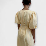 Josephine - Robe longue jaune beurre à coupe aérienne