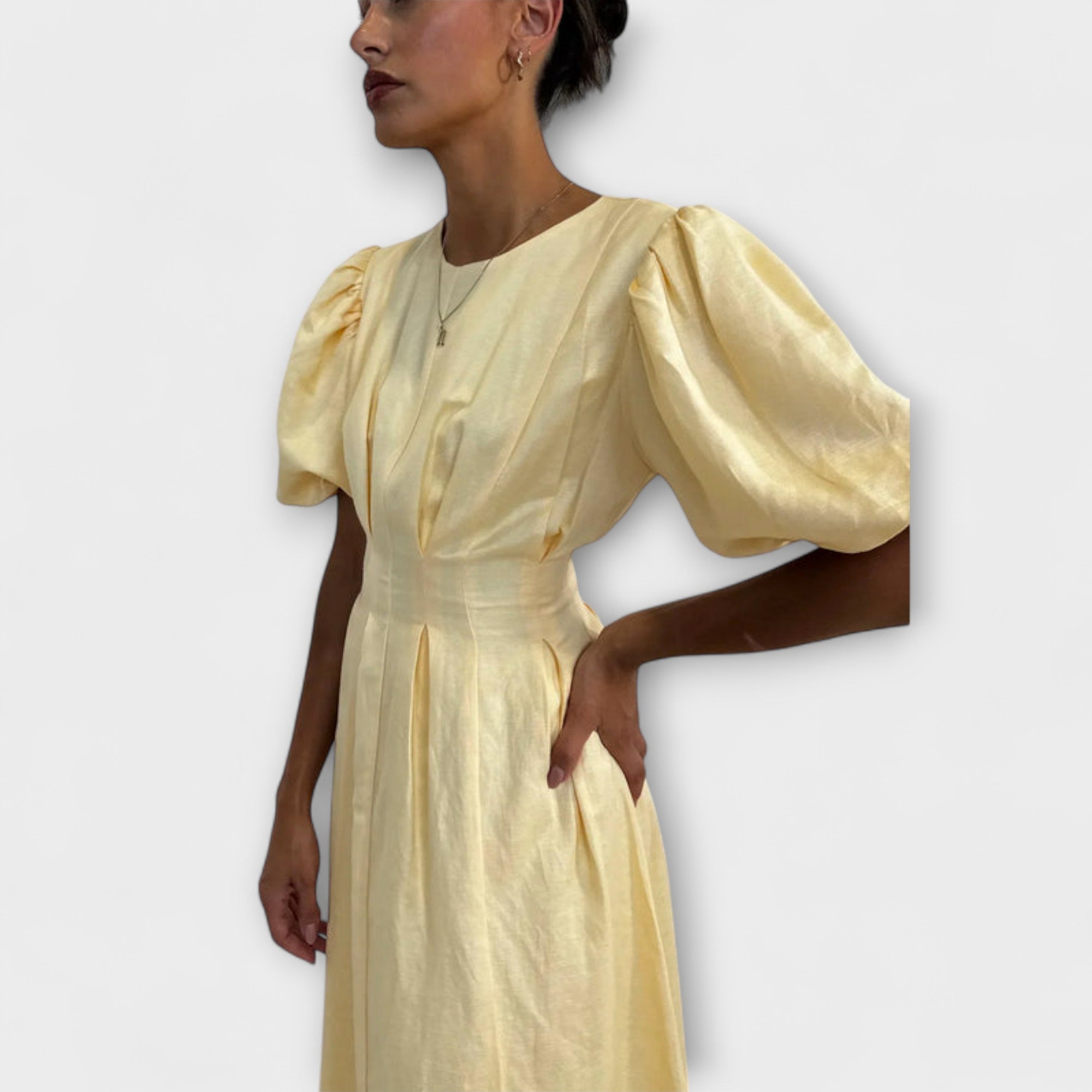 Josephine - Robe longue jaune beurre à coupe aérienne