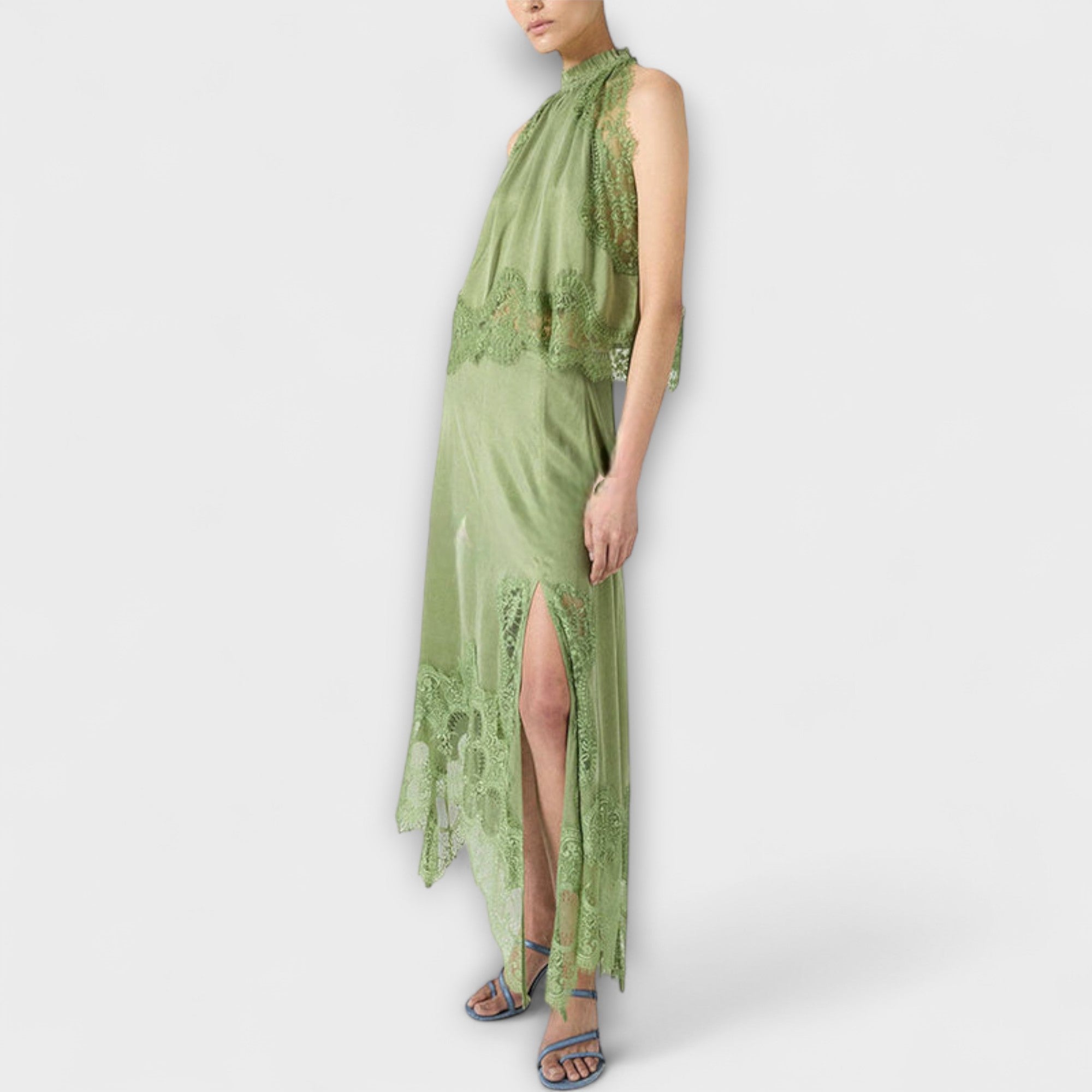 Kaia - Blouse en satin à liseré de dentelle et encolure plissée, en ensemble