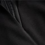 Kate | Robe noire raffinée à ceinture et col mao