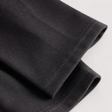 Kate | Robe noire raffinée à ceinture et col mao