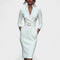 Kate | Robe noire raffinée à ceinture et col mao