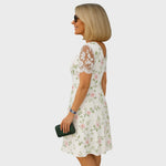 Laura | Robe midi élégante à détails en dentelle