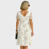 Laura | Robe midi élégante à détails en dentelle