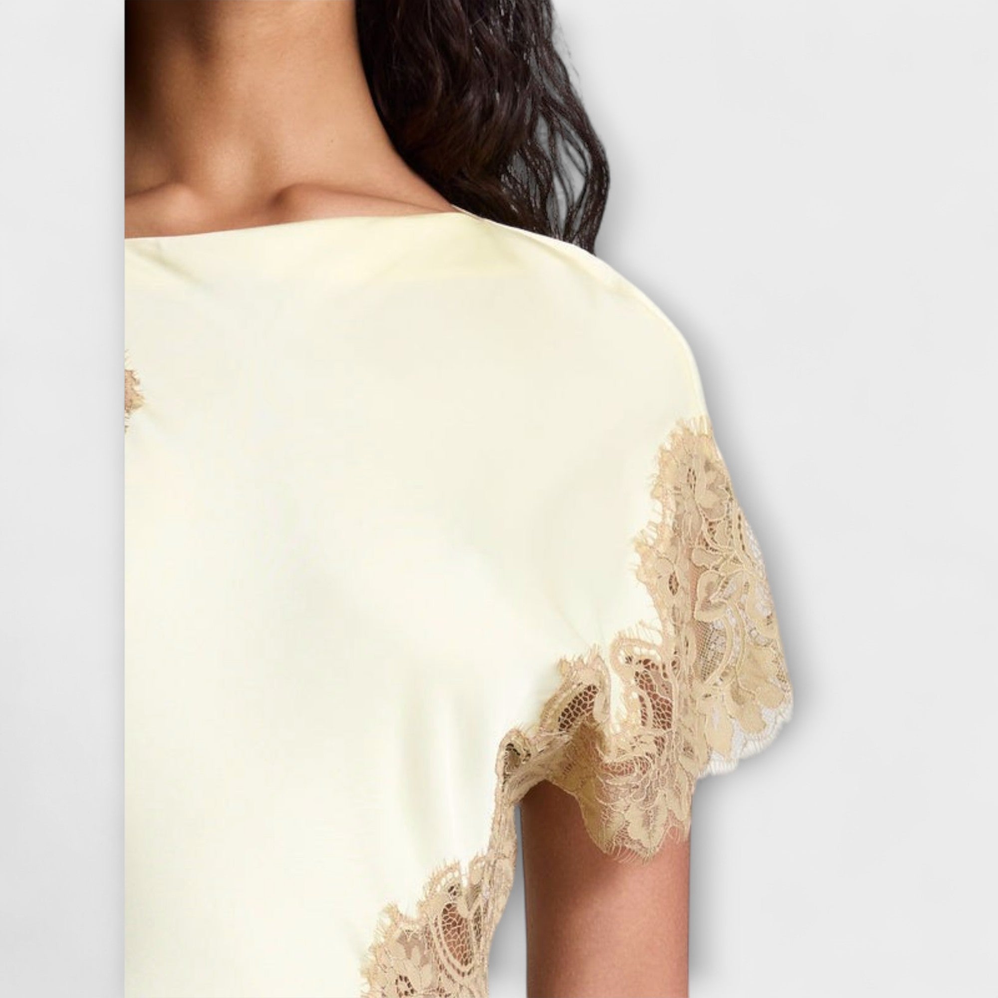 Margaret - Robe longue en satin à touches de dentelle
