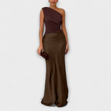Robe longue plissée élégante à bretelle asymétrique