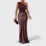 Robe longue plissée élégante à bretelle asymétrique