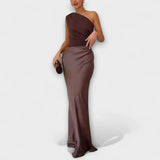Robe longue plissée élégante à bretelle asymétrique