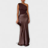 Robe longue plissée élégante à bretelle asymétrique