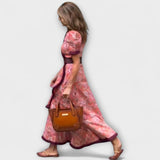 Robe longue rose élégante à manches courtes