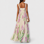 Rosalind | Robe longue en chiffon fleuri plissé avec ceinture