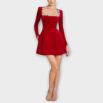 Wren - Robe courte en velours ornée de bijoux